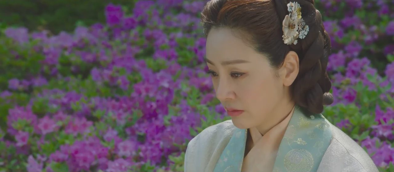 Alchemy of Souls (환혼): Kim Do Ju (김도주) contemplating if she will leave the capital and forget about Park Jin (박진)