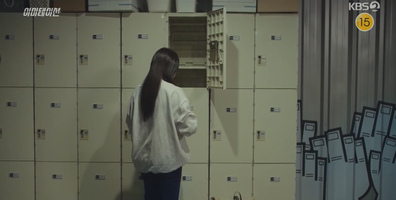 Imitation (2021) «Lee Ma Ha» packing her things