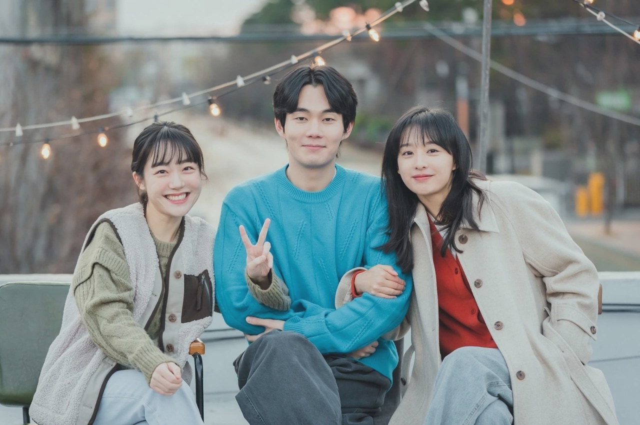 Lovestruck in the City (2020) (left to right) «So Ju Yeon», «Ryu Kyung Soo», «Kim Ji Won»