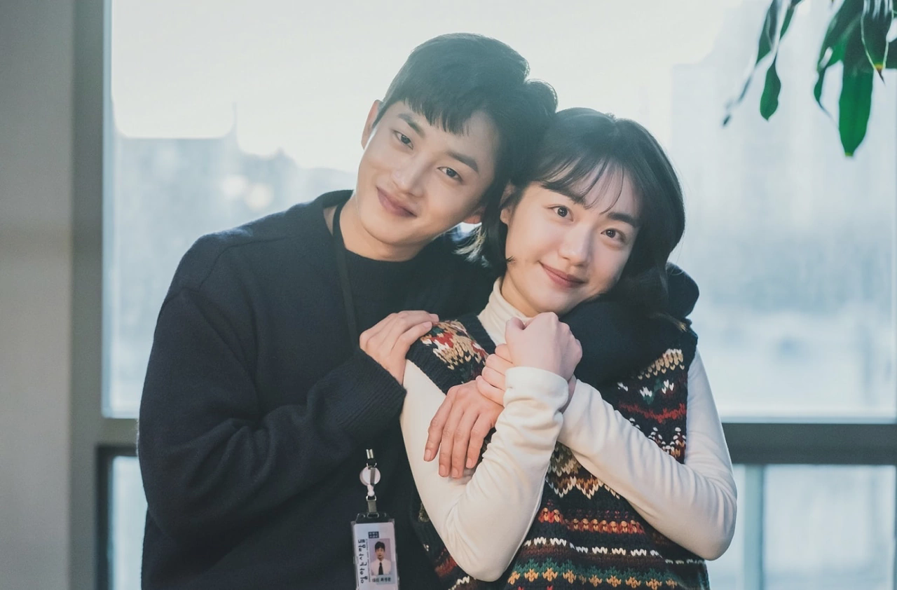 Lovestruck in the City (2020) «Kim Min Seok» (left); «So Ju Yeon» (right)
