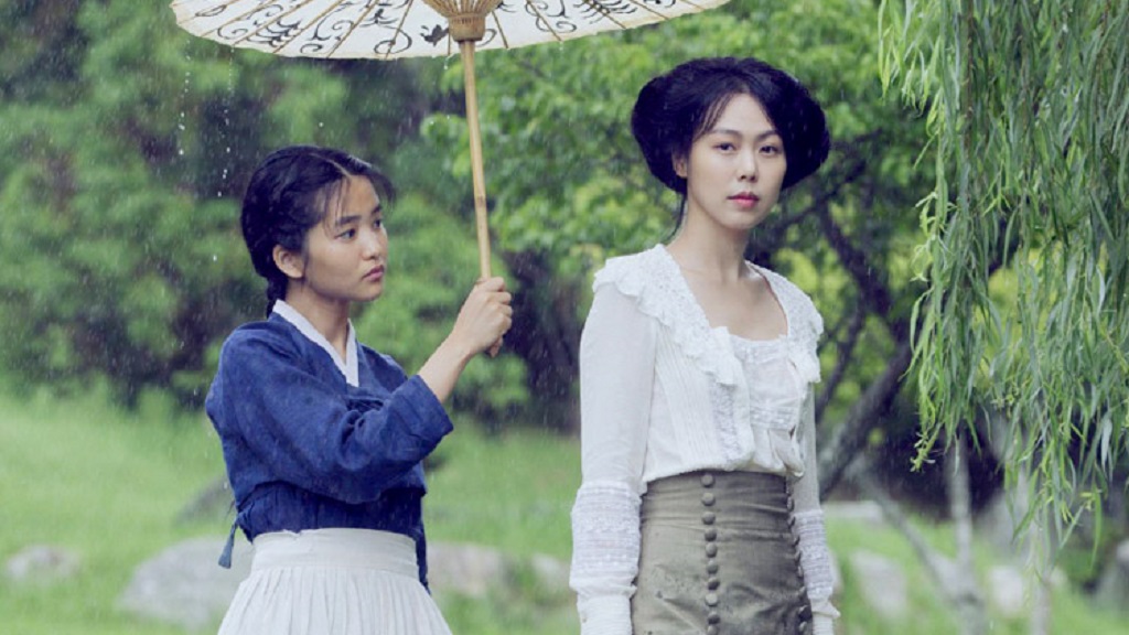 お嬢様 (2016) Kim Tae Ri as Tamako (左); Kim Min Hee as Lady Hideko (右)