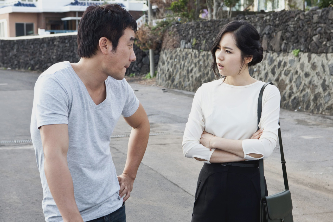 建築学概論 《엄태웅 Uhm Tae Woong》 (左); 《한가인 Han Ga In》 (右)